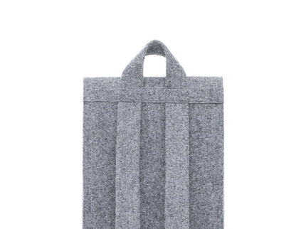 Grey backpack Lund with minimalist design and ergonomic straps, perfect for laptops and daily essentials.