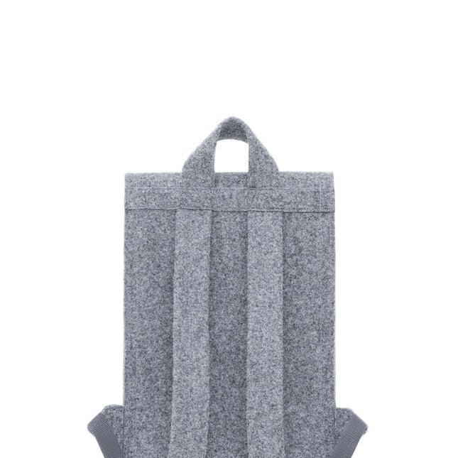 Grey backpack Lund with minimalist design and ergonomic straps, perfect for laptops and daily essentials.