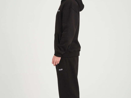 Basic heavyweight zipper hoodie in black, oversized fit with DALER embroidery, model wearing size M.