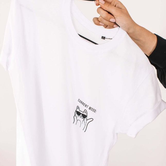 Current Mood – Oversized Organic Cotton T-Shirt with Kitty by Black Giraffe - Daily Nomad