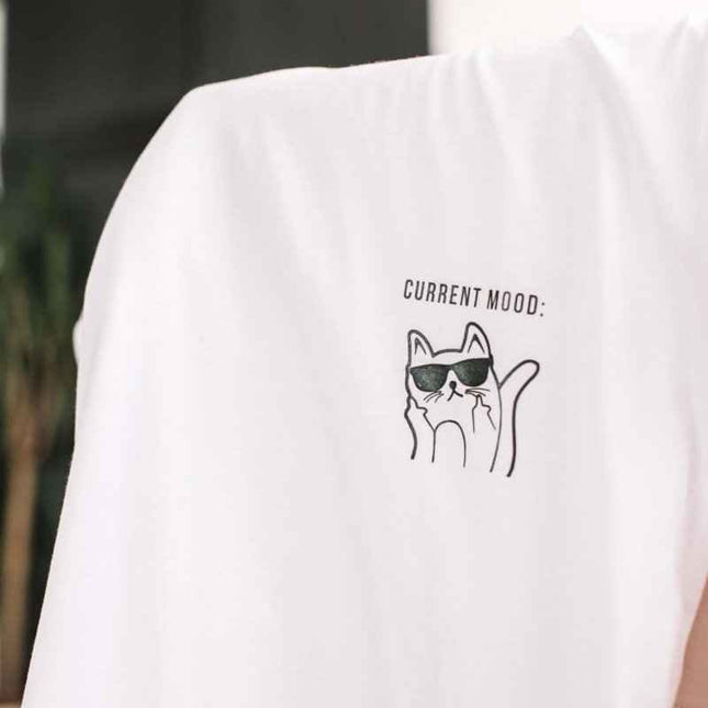 Current Mood – Oversized Organic Cotton T-Shirt with Kitty by Black Giraffe - Daily Nomad