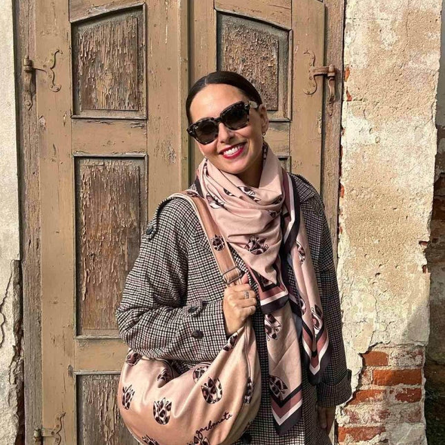 Garbanota – Velour Hobo Bag (Adjustable Strap, Machine Washable) - Brown Leopard Tulips - Daily Nomad