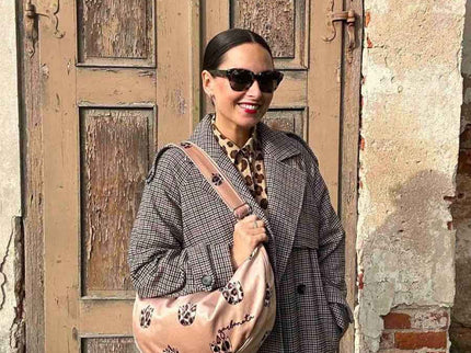 Garbanota – Velour Hobo Bag (Adjustable Strap, Machine Washable) - Brown Leopard Tulips - Daily Nomad