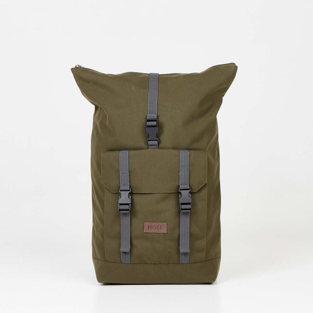 Cliff 25L khaki backpack from NOEL, designed for city use and short hikes, featuring a stylish exterior and functional design.