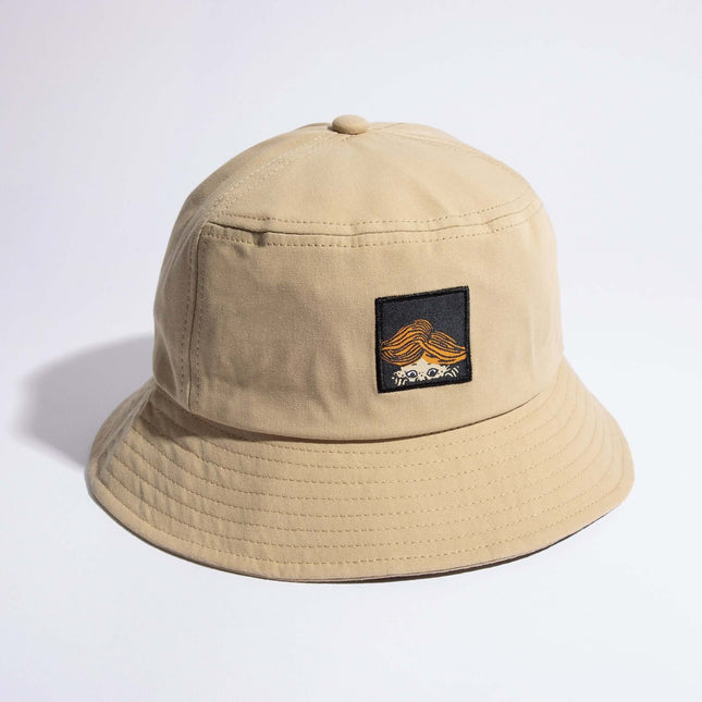 Beige Pippi Longstocking bucket hat with embroidered patch, made of 100% cotton, one size fits most.