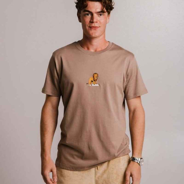 Sossu – Unisex Lightweight Embroidered Cotton Lion T-shirt - Milky Brown - Daily Nomad