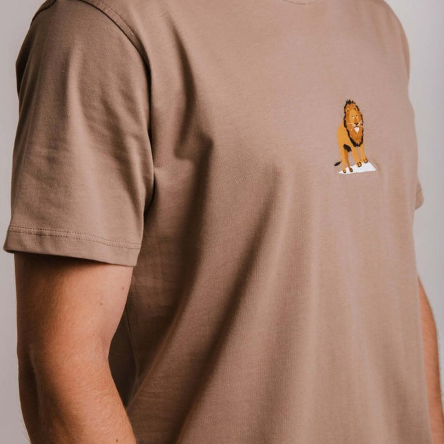 Sossu – Unisex Lightweight Embroidered Cotton Lion T-shirt - Milky Brown - Daily Nomad