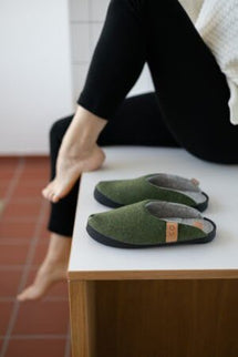 TOKU Brussels Slippers – Handmade Lambswool with Arch Support – Moss Green - Daily Nomad